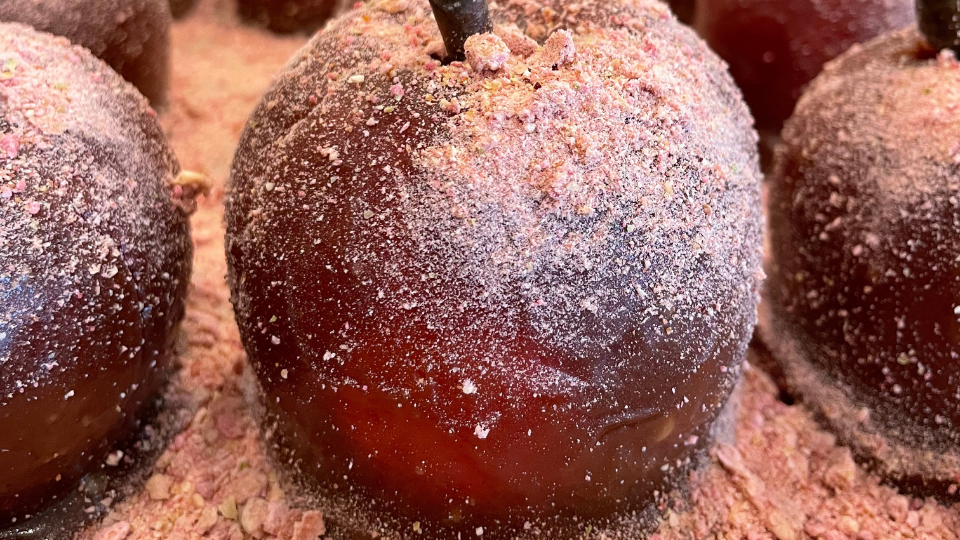 caramel apples dusted in dried apple